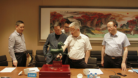 热消息丨会长汪林朋与武威市长周伟一行在不朽情缘之家集团总部举行会谈